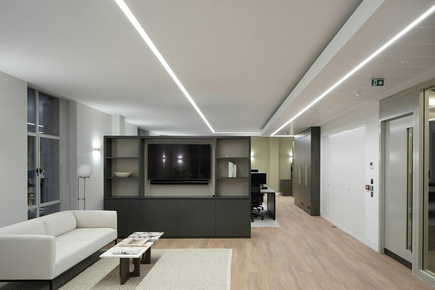 30 St. James's Sq, London for lease - Interior Photo - Image 3 of 7