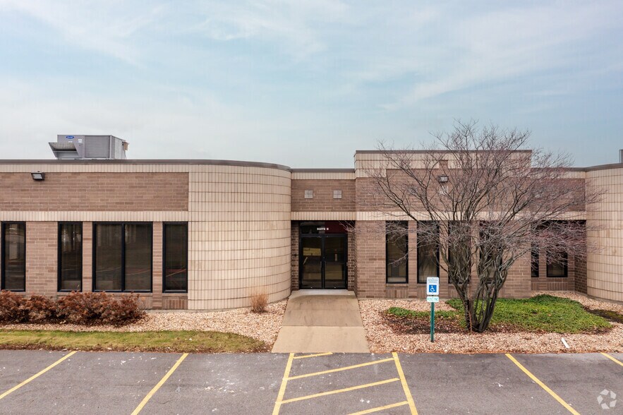 735 Tollgate Rd, Elgin, IL for sale - Building Photo - Image 3 of 6