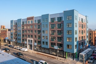 Logan Square Apartments - Bar