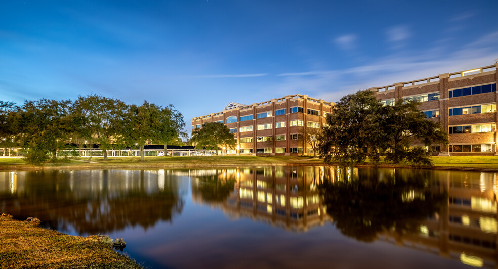 1650 Highway 6, Sugar Land, TX for lease - Building Photo - Image 2 of 30