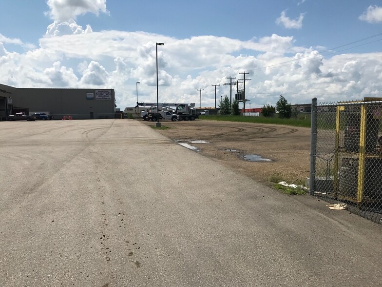 7106 42nd St, Leduc, AB for lease - Building Photo - Image 2 of 11