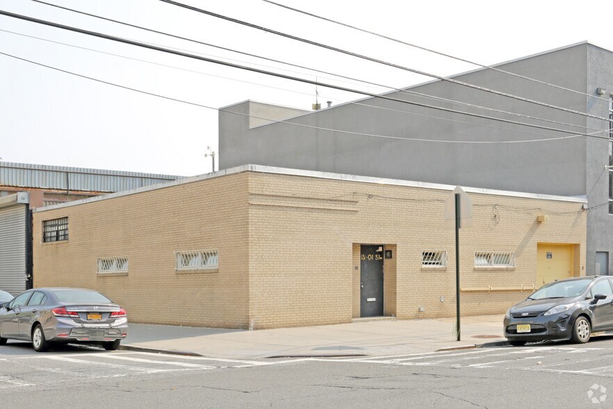 13-01 37th Ave, Long Island City, NY for sale - Primary Photo - Image 1 of 1