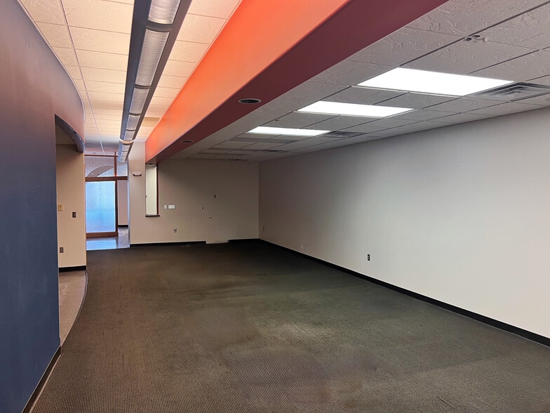 7718-7730 E 37th St, Wichita, KS for lease - Interior Photo - Image 3 of 7