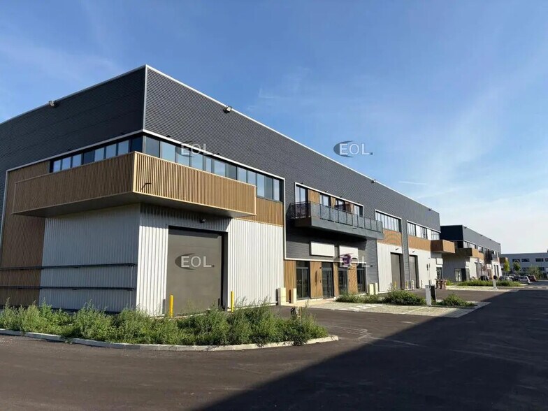 Flex in Chalifert for lease - Building Photo - Image 3 of 9