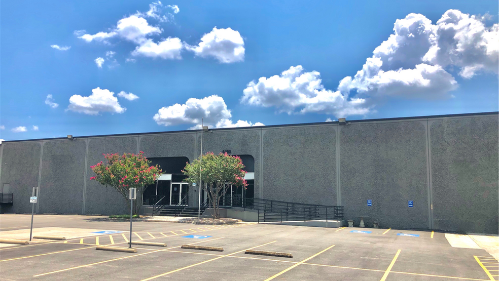 4490 Alpha Rd, Dallas, TX for lease - Building Photo - Image 1 of 2