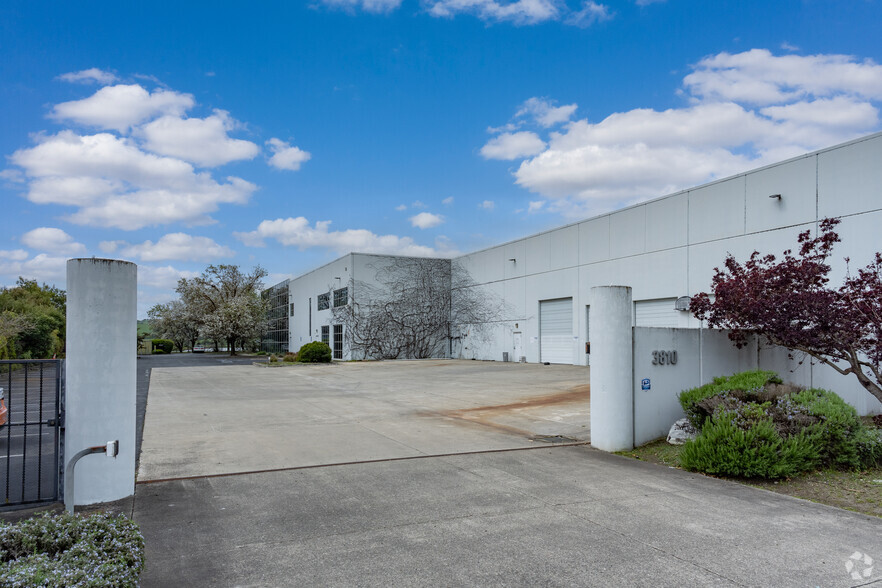 3810 Cypress Dr, Petaluma, CA for lease - Building Photo - Image 2 of 7