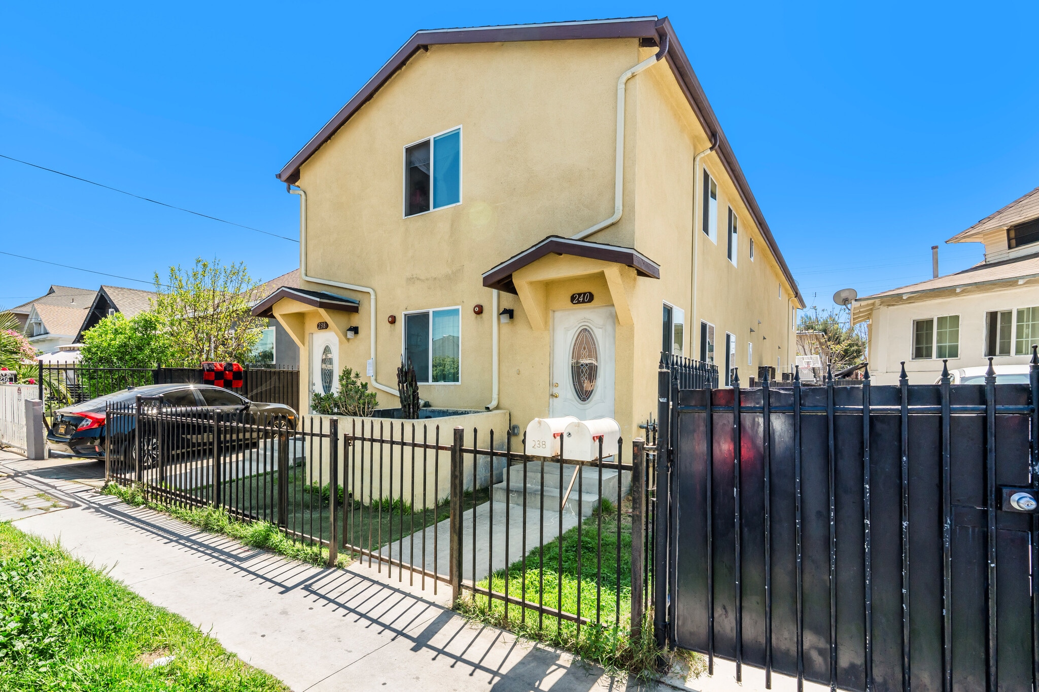 8 Units in South LA portfolio of 3 properties for sale on LoopNet.com Building Photo- Image 1 of 6