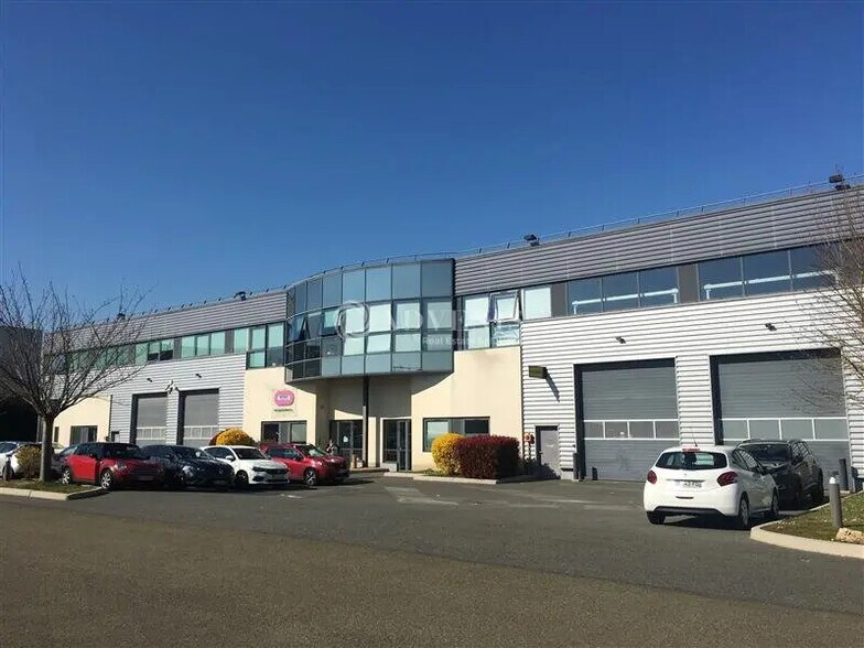 Flex in Magny-les-Hameaux for lease - Building Photo - Image 1 of 2