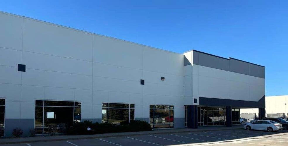 16075 E 32nd Ave, Aurora, CO for lease - Primary Photo - Image 1 of 14