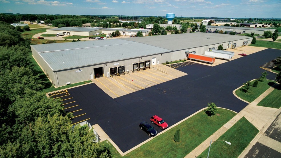 1615 Grebby St, Delavan, WI for sale - Building Photo - Image 1 of 1