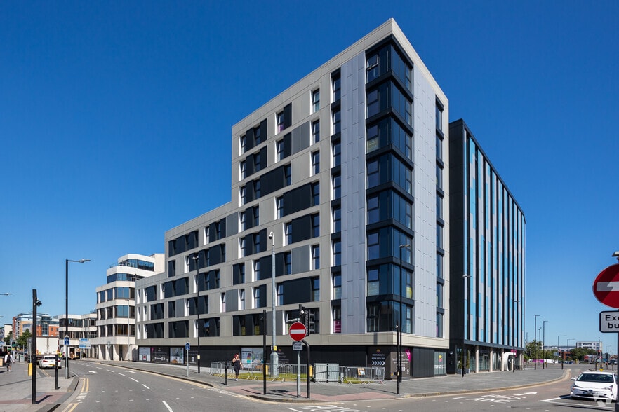 85 High St, Slough for lease - Primary Photo - Image 1 of 3