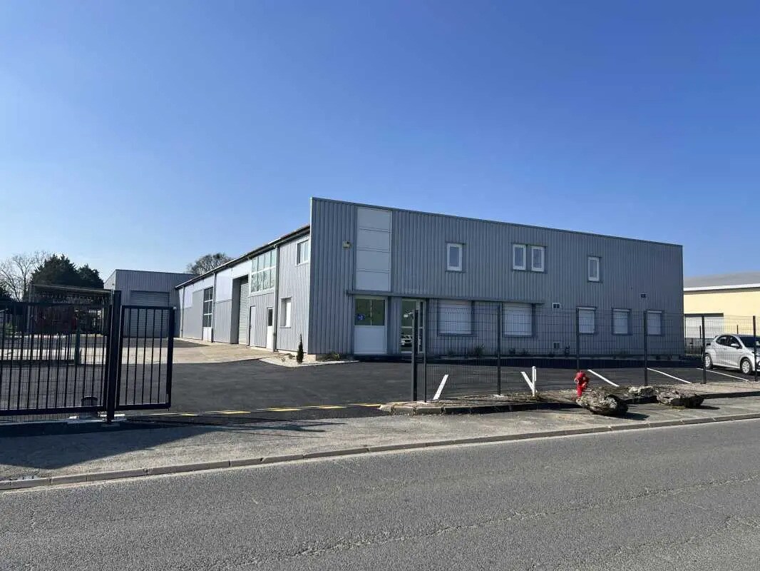 Office in Saint-Jean-de-Braye for lease Building Photo- Image 1 of 32