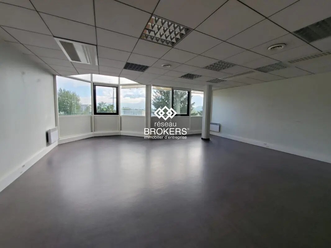 Office in Annecy for lease Building Photo- Image 1 of 7