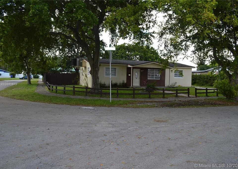 200 N 69th Ter, Hollywood, FL for sale Primary Photo- Image 1 of 2