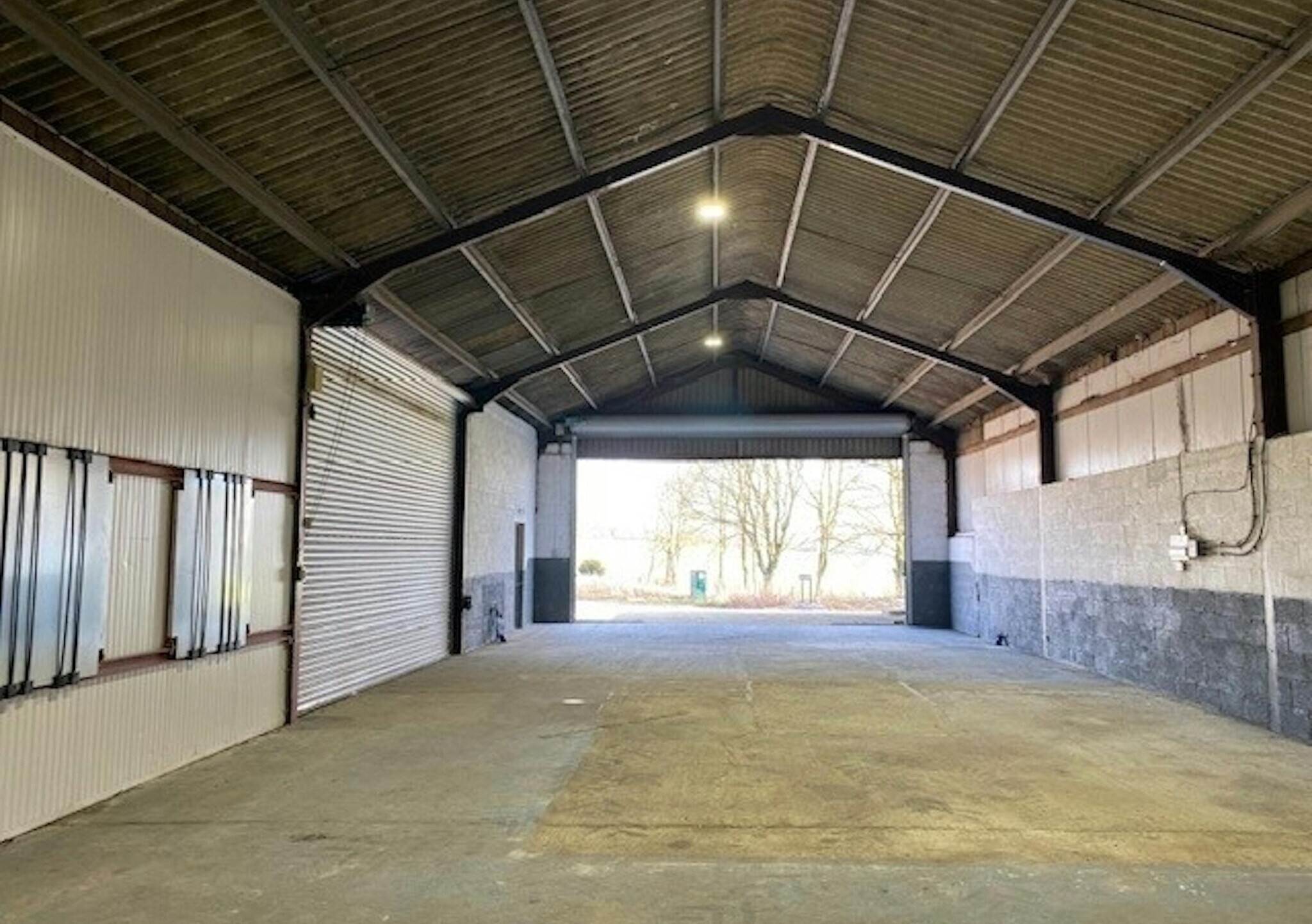 Manor Farm Yard, Upton Grey for lease Interior Photo- Image 1 of 1