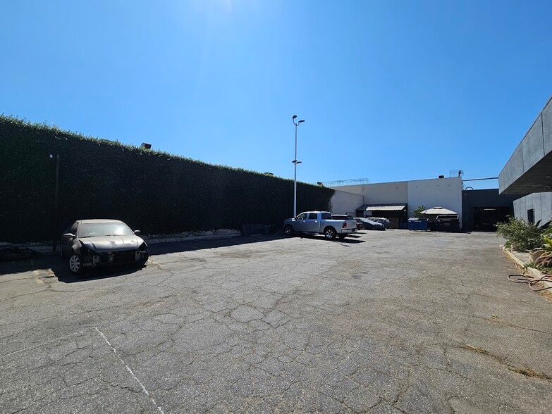 1615 McGarry St, Los Angeles, CA for lease - Building Photo - Image 2 of 17