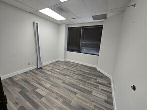 955 Dairy Ashford Rd, Houston, TX for lease Interior Photo- Image 2 of 4