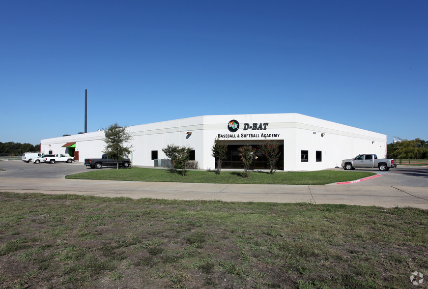 2502 Lawing Ln, Rowlett, TX for lease - Primary Photo - Image 1 of 3