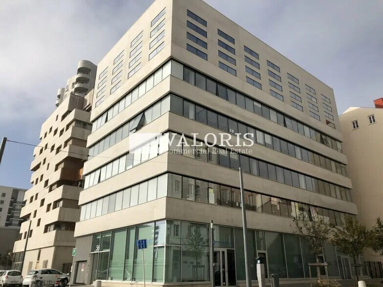 Office in Lyon for lease - Building Photo - Image 1 of 22