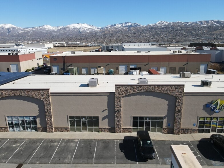 386 N Redwood Rd, North Salt Lake, UT for lease - Primary Photo - Image 2 of 7