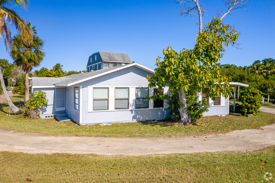 16870 Silver Tarpon Ct, Bokeelia, FL for sale - Primary Photo - Image 1 of 1