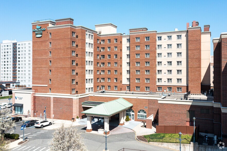 225 River Rd, Edgewater, NJ 07020 City Place at the Promenade