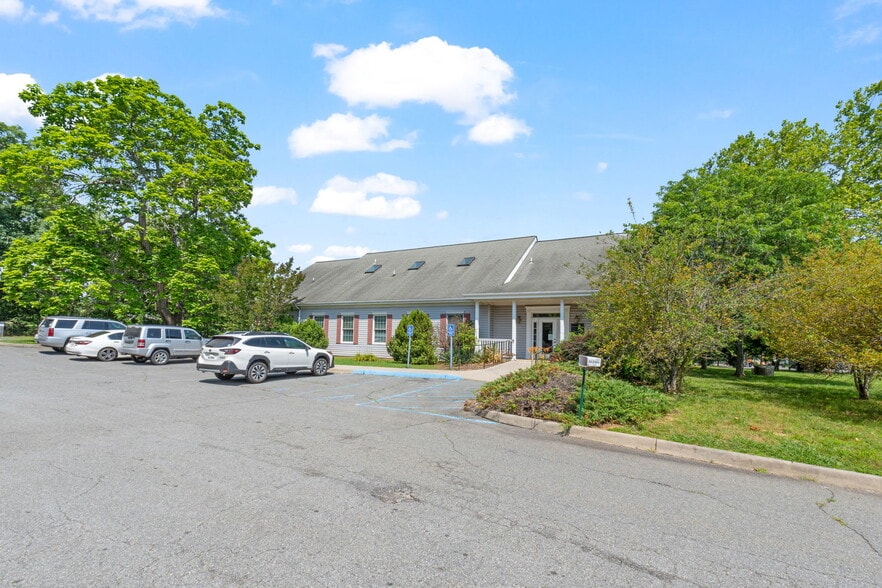 Prime Medical Office Investment portfolio of 2 properties for sale on LoopNet.com - Building Photo - Image 3 of 33