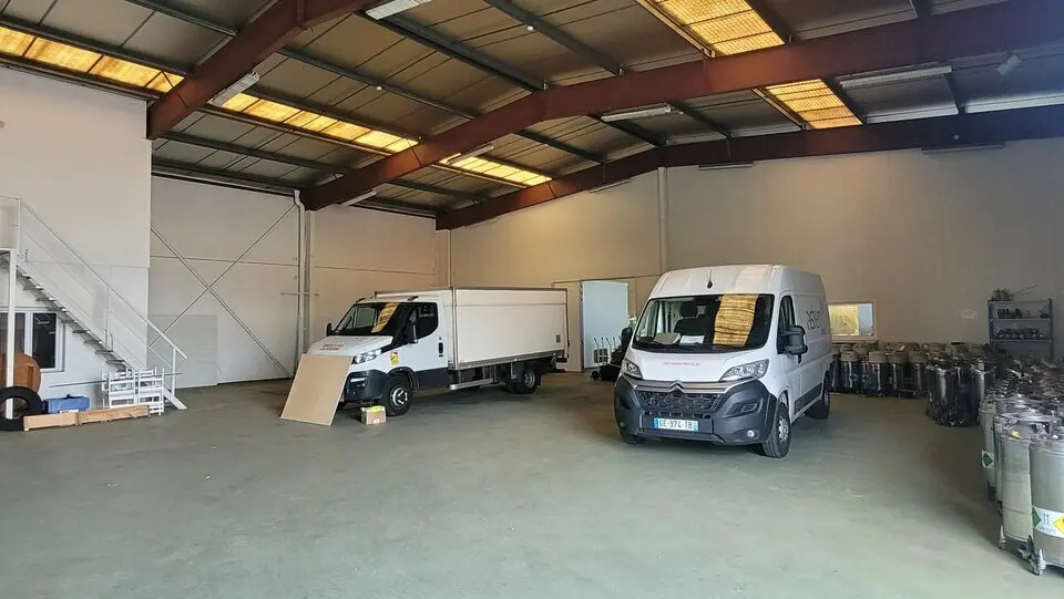 Flex in Rouen for lease - Interior Photo - Image 3 of 13