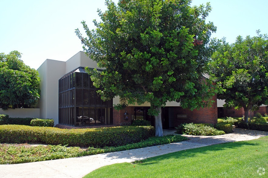 6339 Nancy Ridge Dr, San Diego, CA for lease - Primary Photo - Image 2 of 8