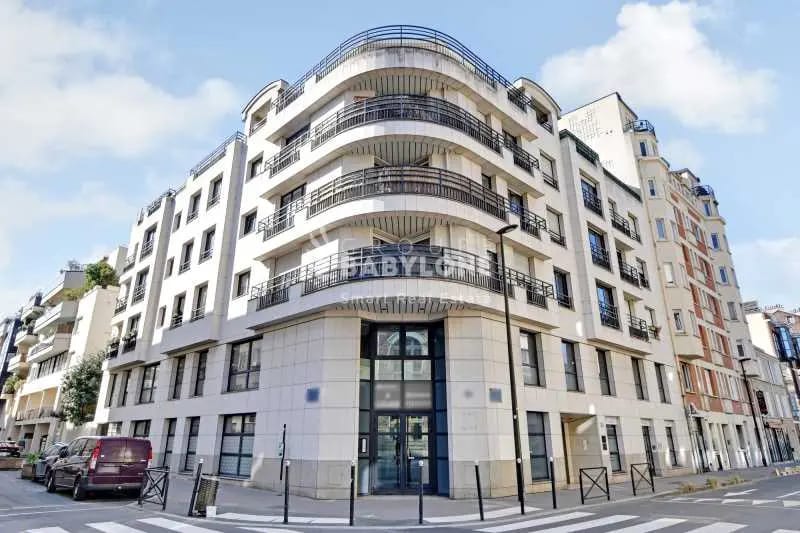 Office in Boulogne-Billancourt for lease Building Photo- Image 1 of 17