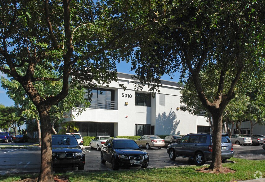 5310 NW 33rd Ave, Fort Lauderdale, FL for lease - Building Photo - Image 3 of 6