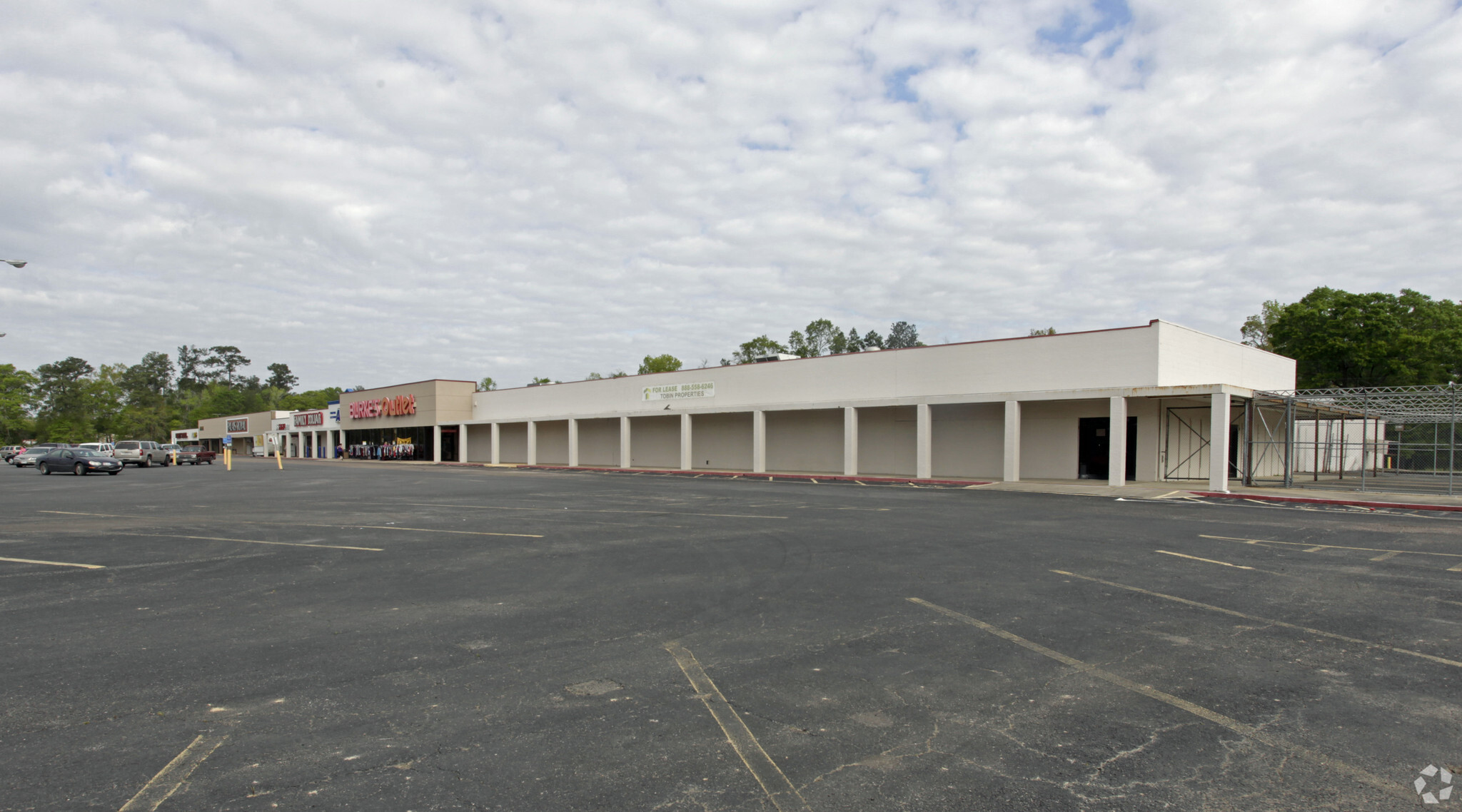 1707-1817 E Houston St, Cleveland, TX for sale Primary Photo- Image 1 of 1