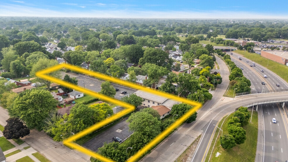 20789 Harper Ave, Harper Woods, MI for sale - Building Photo - Image 3 of 17