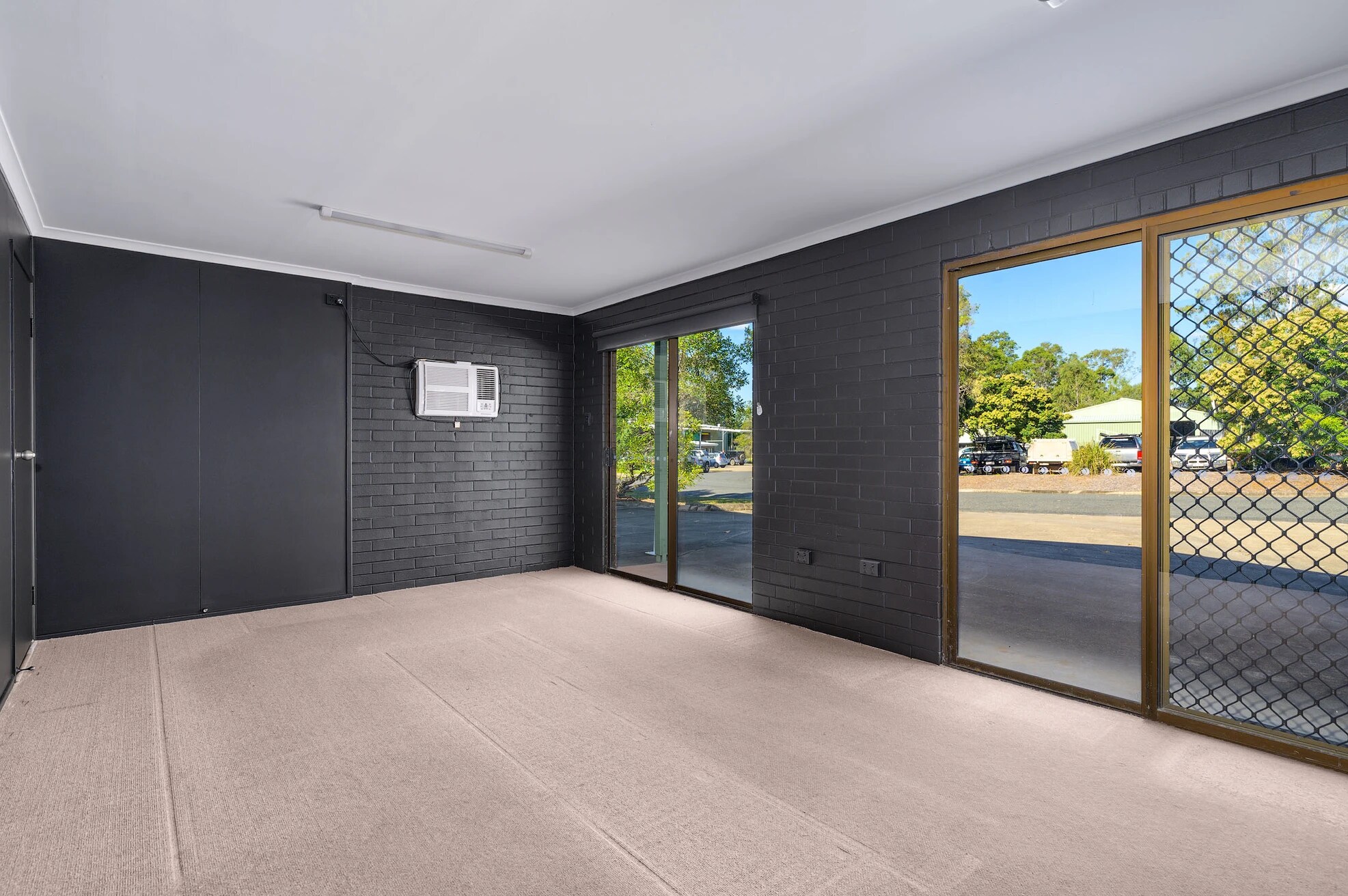 9 Du Rietz Ct, Southside for lease Interior Photo- Image 1 of 6