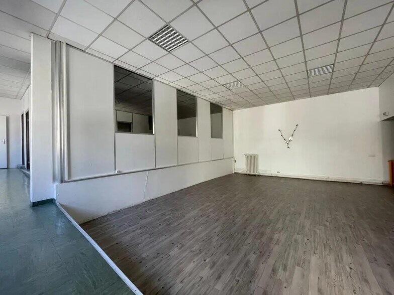 Flex in for lease - Interior Photo - Image 3 of 4