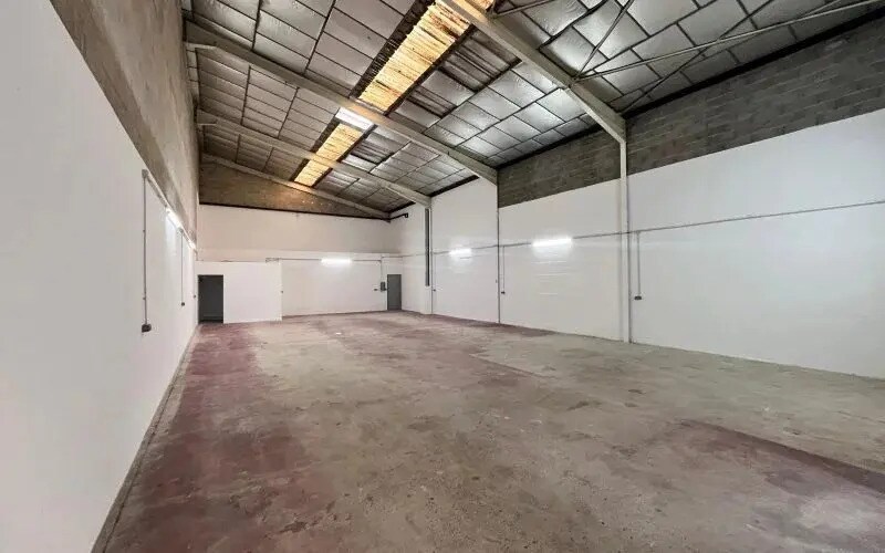 Office in Eaubonne for lease - Building Photo - Image 2 of 11