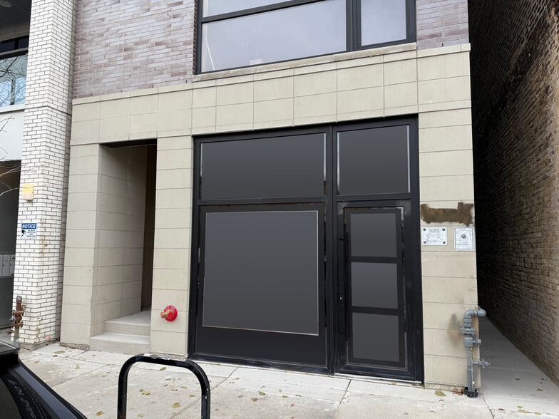 2046 N Damen Ave, Chicago, IL for sale - Building Photo - Image 1 of 3