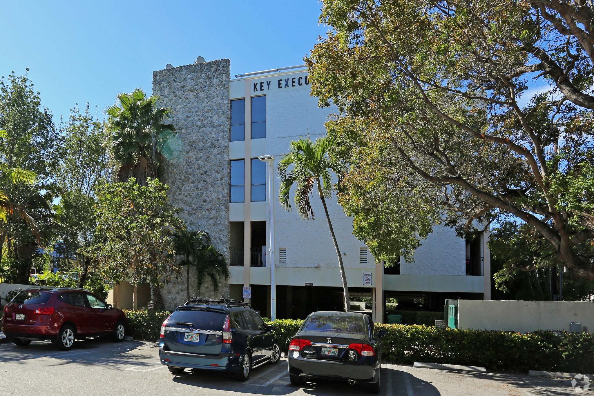 104 Crandon Blvd, Key Biscayne, FL for lease Primary Photo- Image 1 of 16
