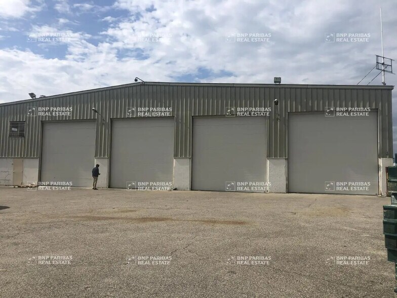 Industrial in Voreppe for sale - Building Photo - Image 2 of 3