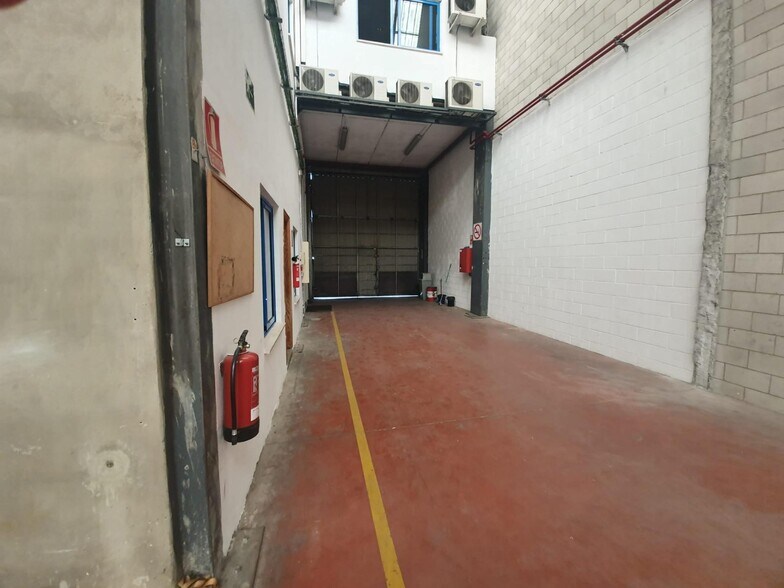 Industrial in Dos Hermanas for sale - Building Photo - Image 2 of 13