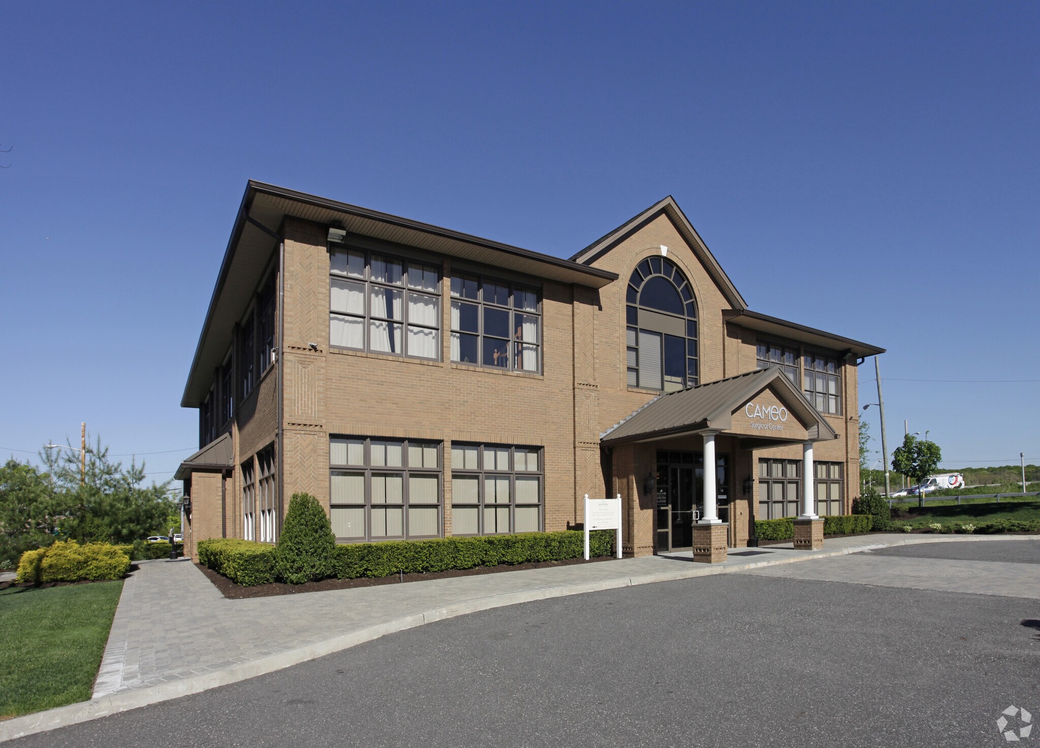 3750 Express Dr S, Islandia, NY 11749