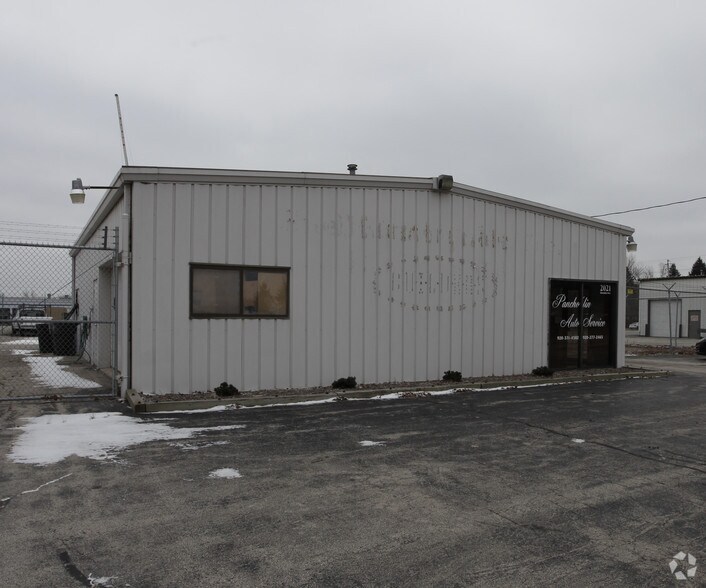 2021 E Glendale Ave, Appleton, WI for sale - Primary Photo - Image 1 of 1