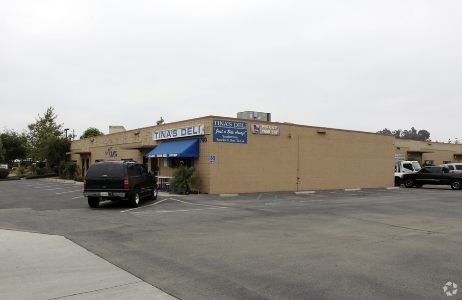 585 N Twin Oaks Valley Rd, San Marcos, CA for lease - Primary Photo - Image 3 of 11