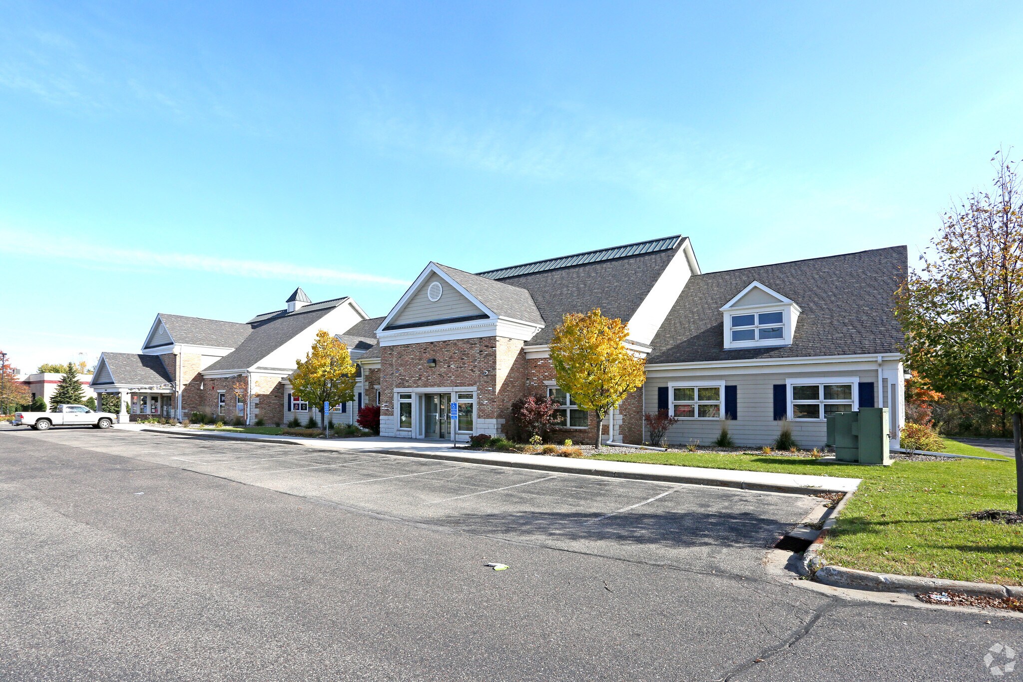 2520 N White Bear Ave, Maplewood, MN for lease Building Photo- Image 1 of 14