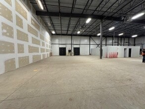 2810 Boul Guillaume-Couture, Lévis, QC for lease Interior Photo- Image 1 of 8