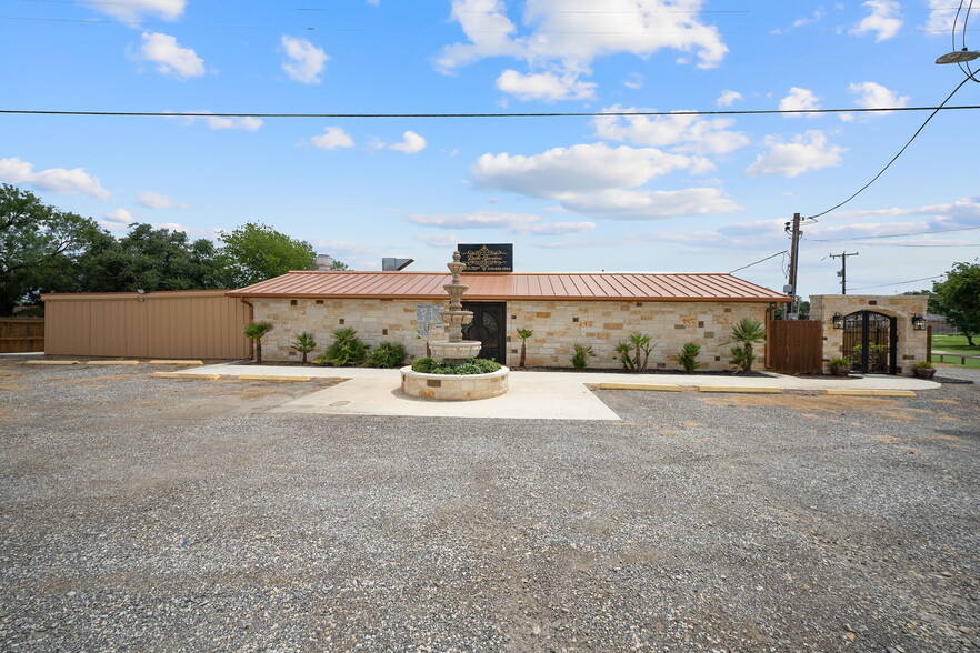 19588 K St, Somerset, TX for sale - Building Photo - Image 1 of 37