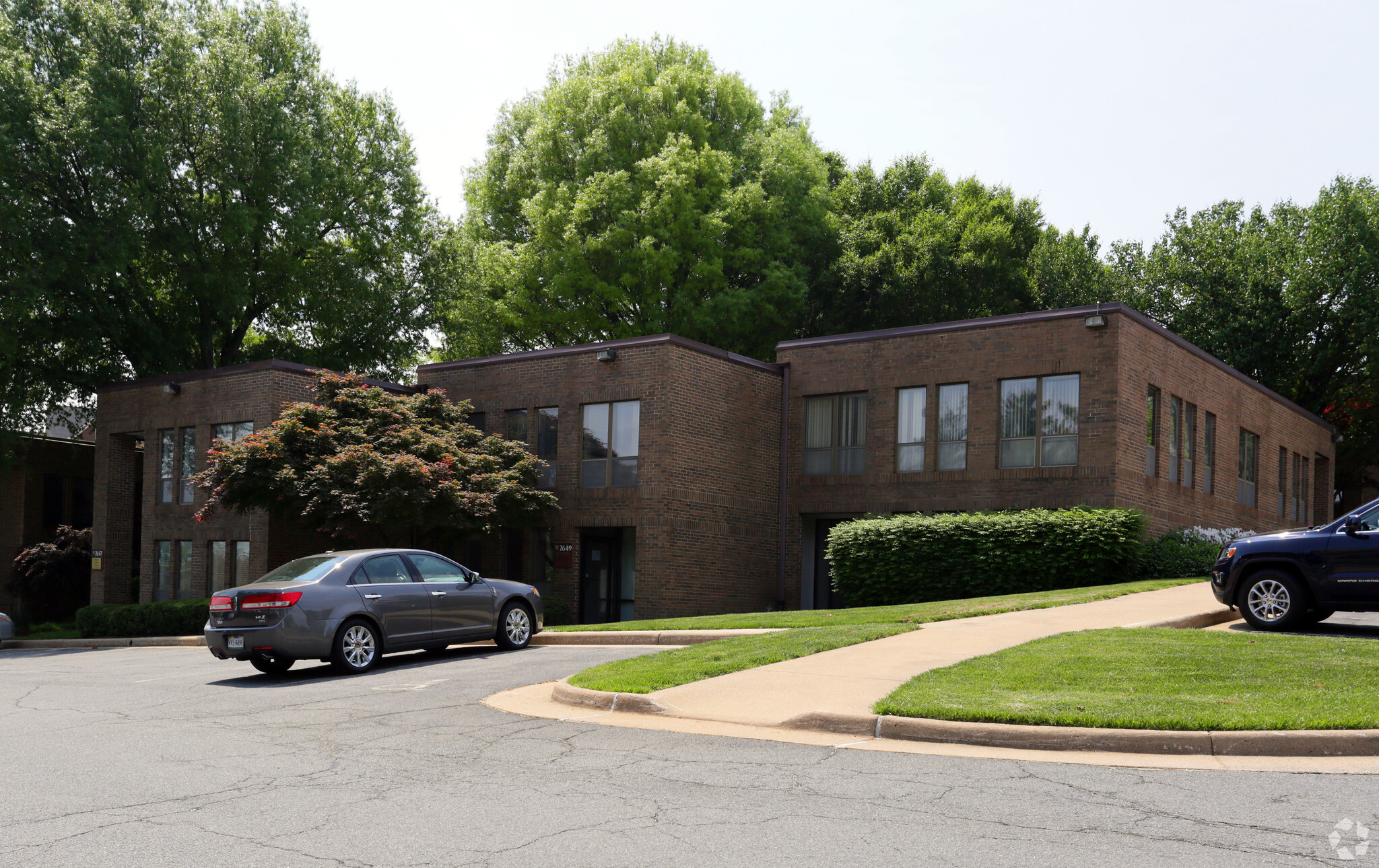 Office in Falls Church, VA for sale Primary Photo- Image 1 of 1