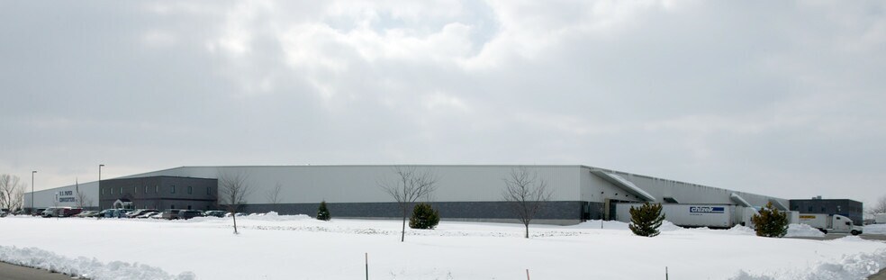4826 Converters Dr, Appleton, WI for sale - Primary Photo - Image 1 of 1