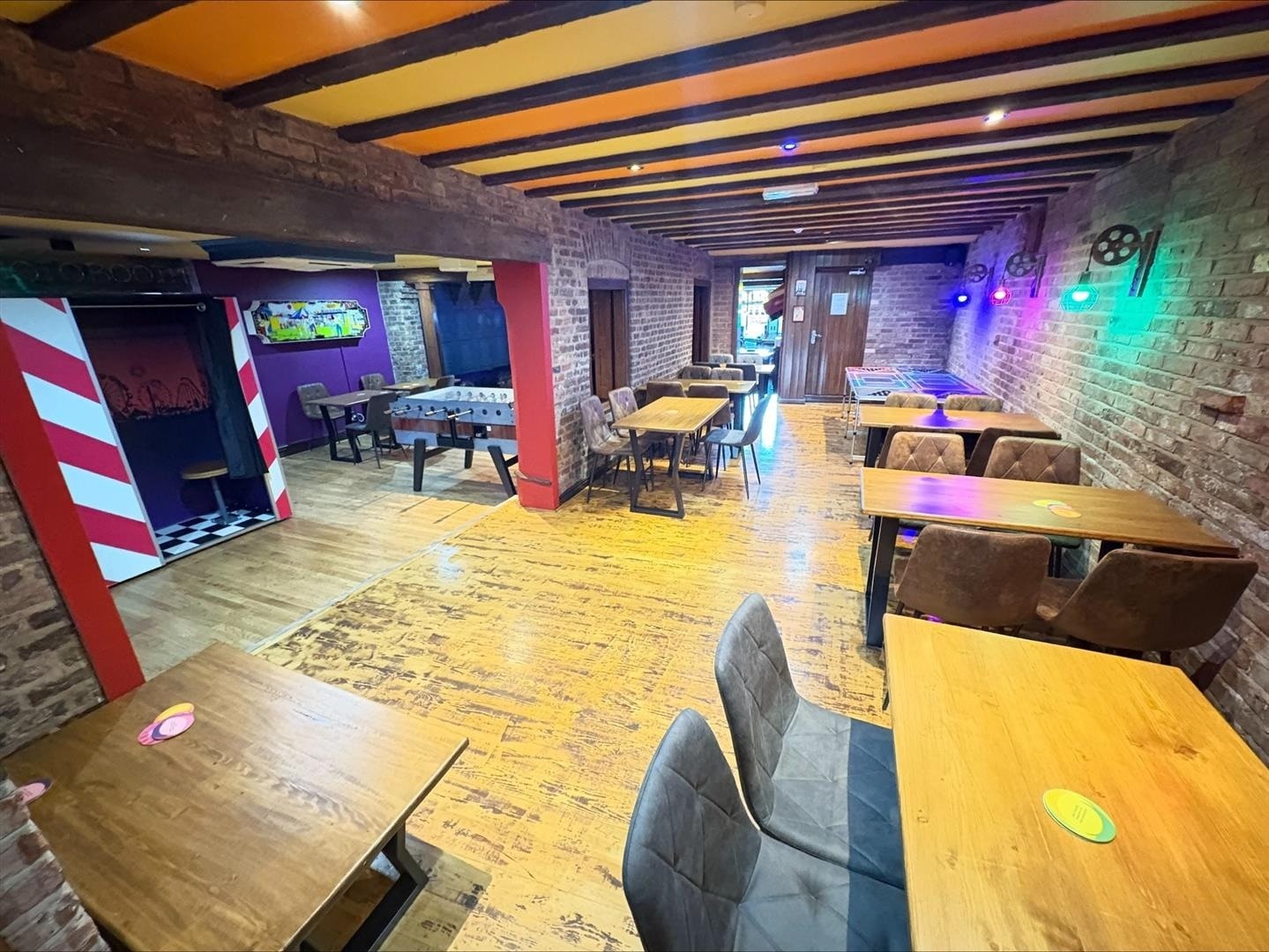 12 Queen St, Louth for lease Interior Photo- Image 1 of 16