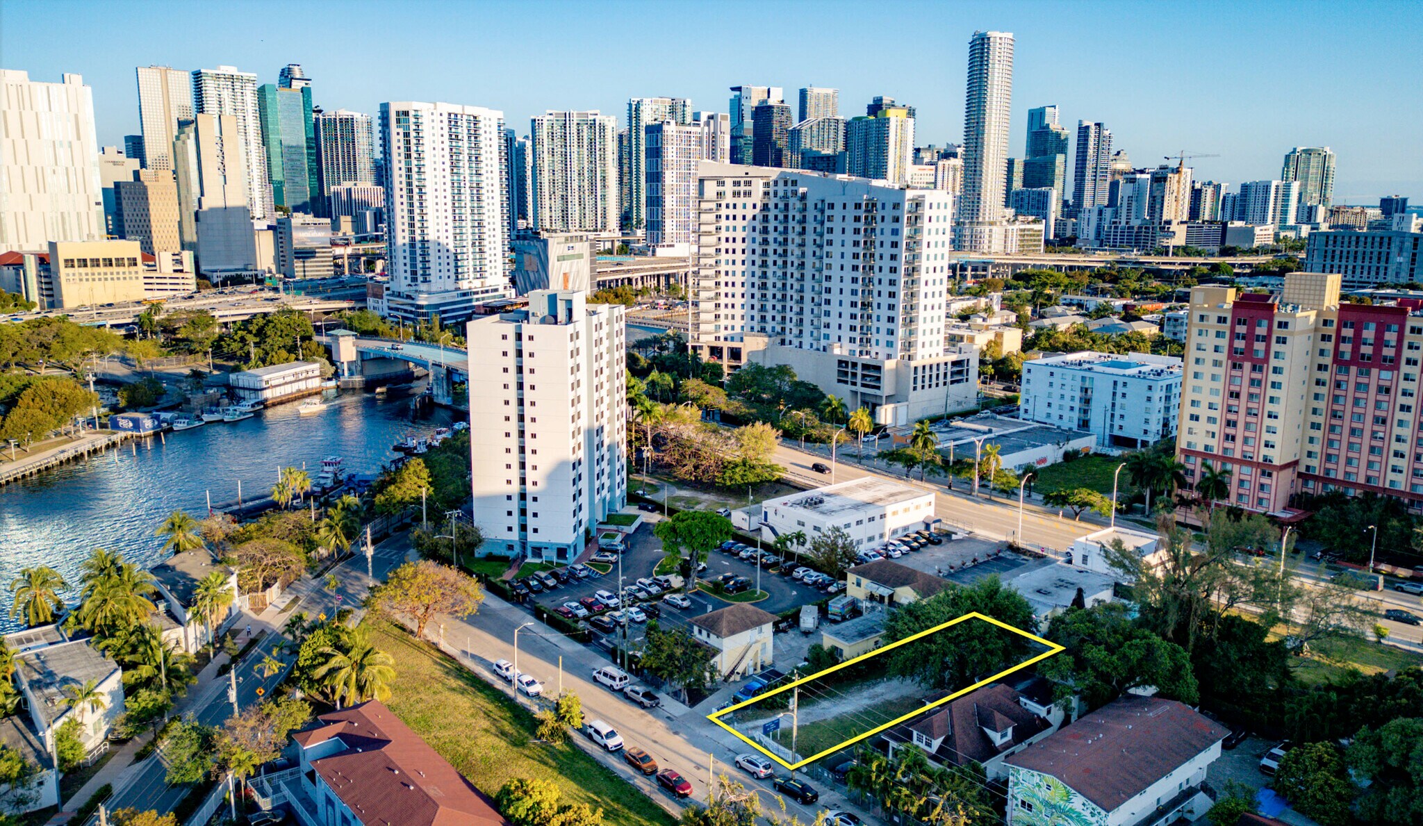 542 NW 1st St, Miami, FL for lease Primary Photo- Image 1 of 5